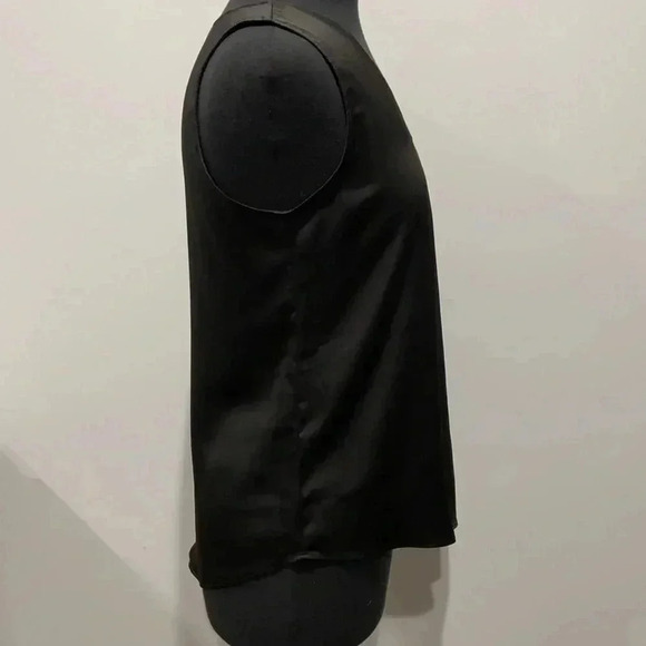 Ann Taylor sleeveless blouse - Picture 3 of 5